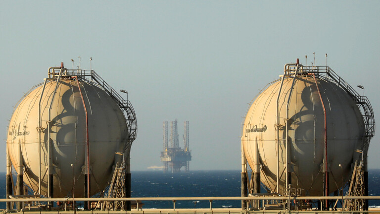 صورة مصر.. توقع 5 اتفاقيات نفطية جديدة
