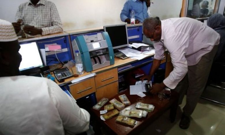 صورة السودان: زيادات كبيرة على رسوم المعاملات المصرفية