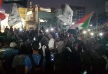 صورة تظاهرات ليلية في الذكرى الثالثة لعزل البشير